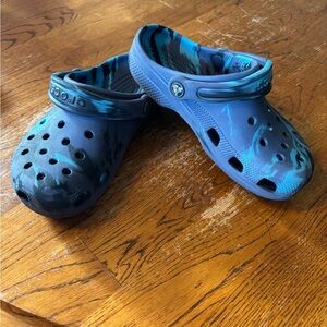 CROCS Junior Slide On Clogs, Blue Marble Color, Size 4